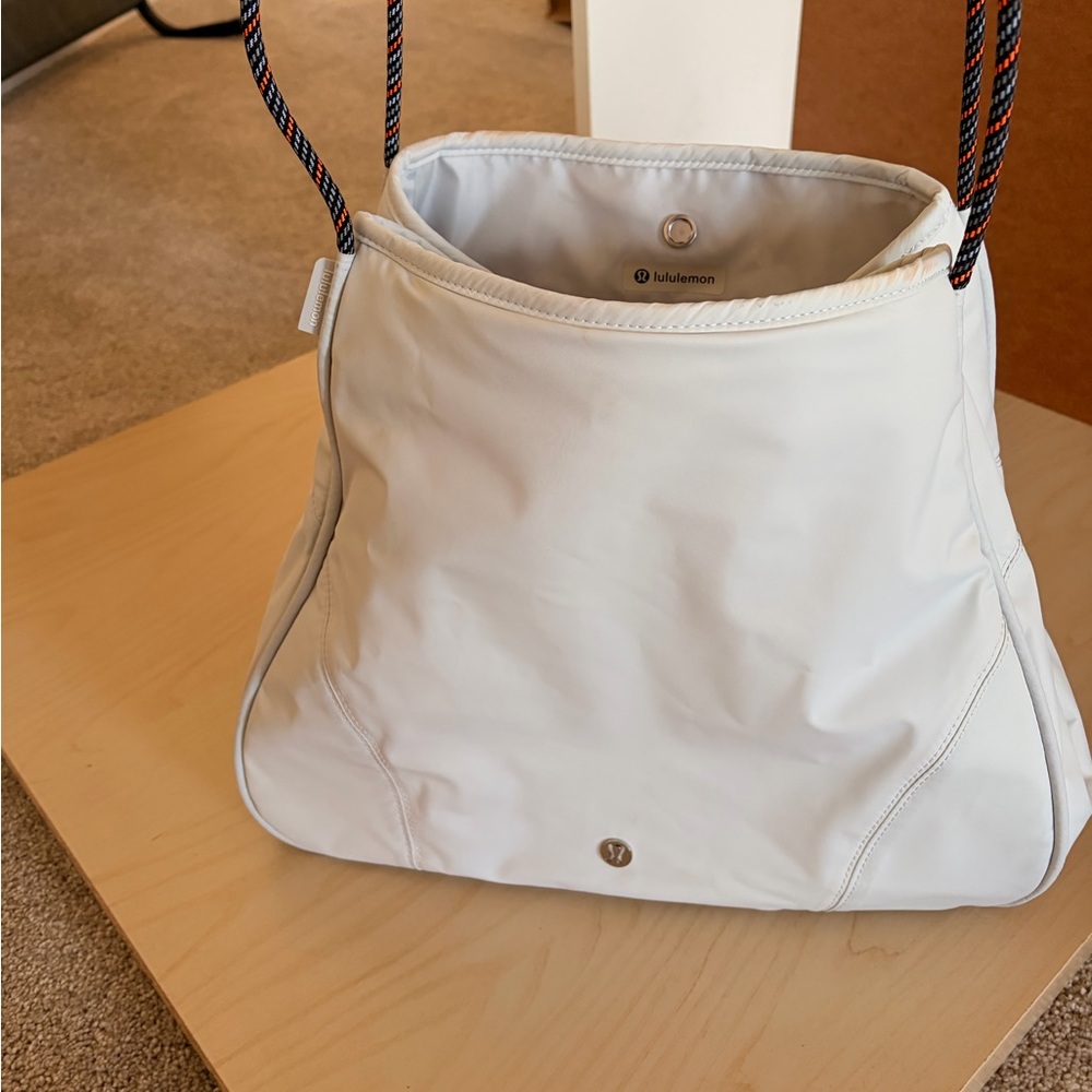 lululemon athletica White Drawstring Shoulder Bag with Rope Strap